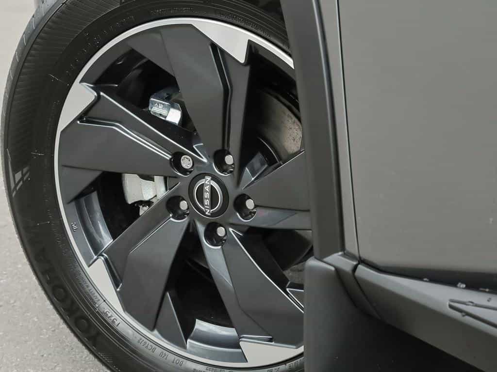 2026 Nissan Rogue SV Moonroof - Image 8