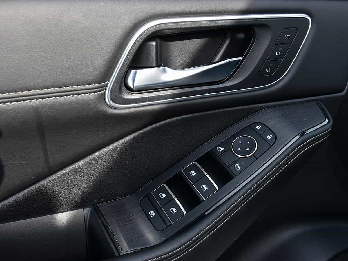 2023 Nissan Rogue Platinum - Image 10