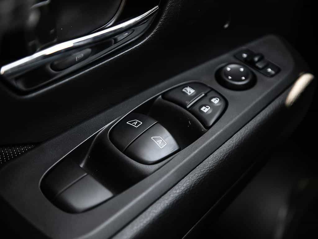 2025 Nissan Kicks Play Sv - Image 16