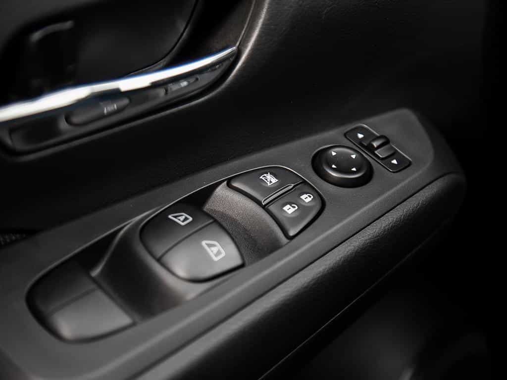 2025 Nissan Kicks Play Sv - Image 16