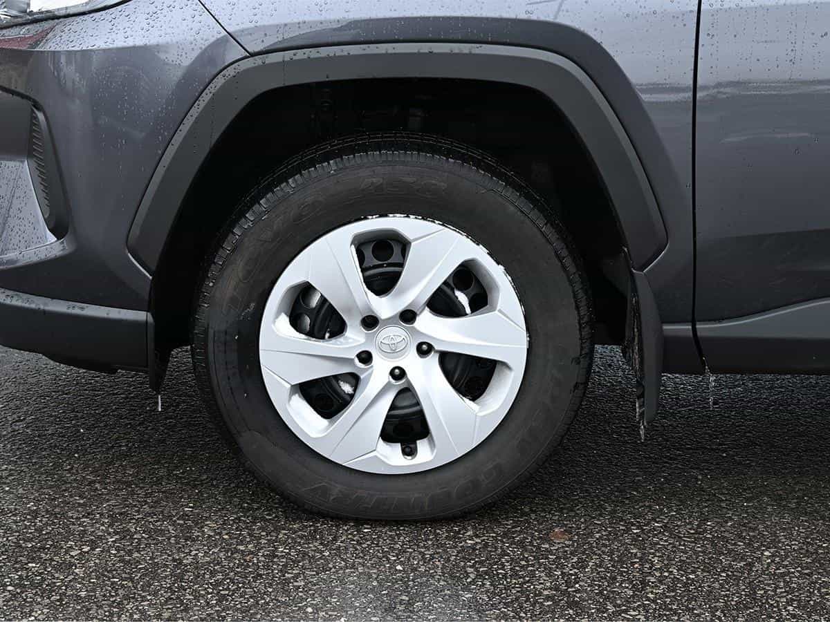 2025 Toyota Rav4 Le - Image 5