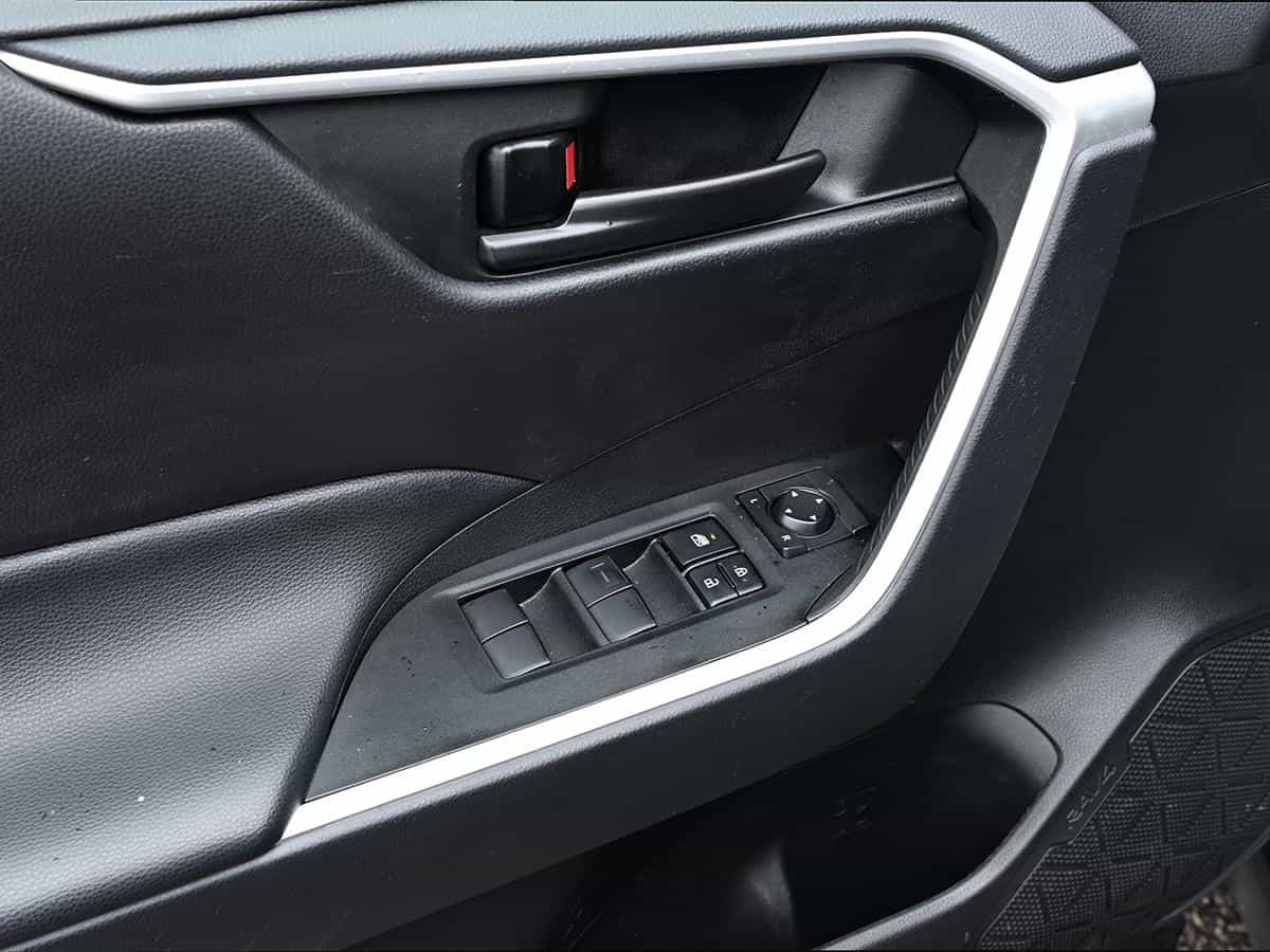 2025 Toyota Rav4 Le - Image 11