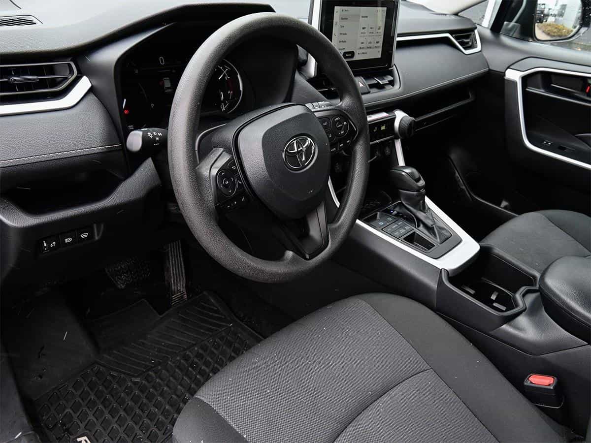 Image 14 Toyota Rav4 Le 2025