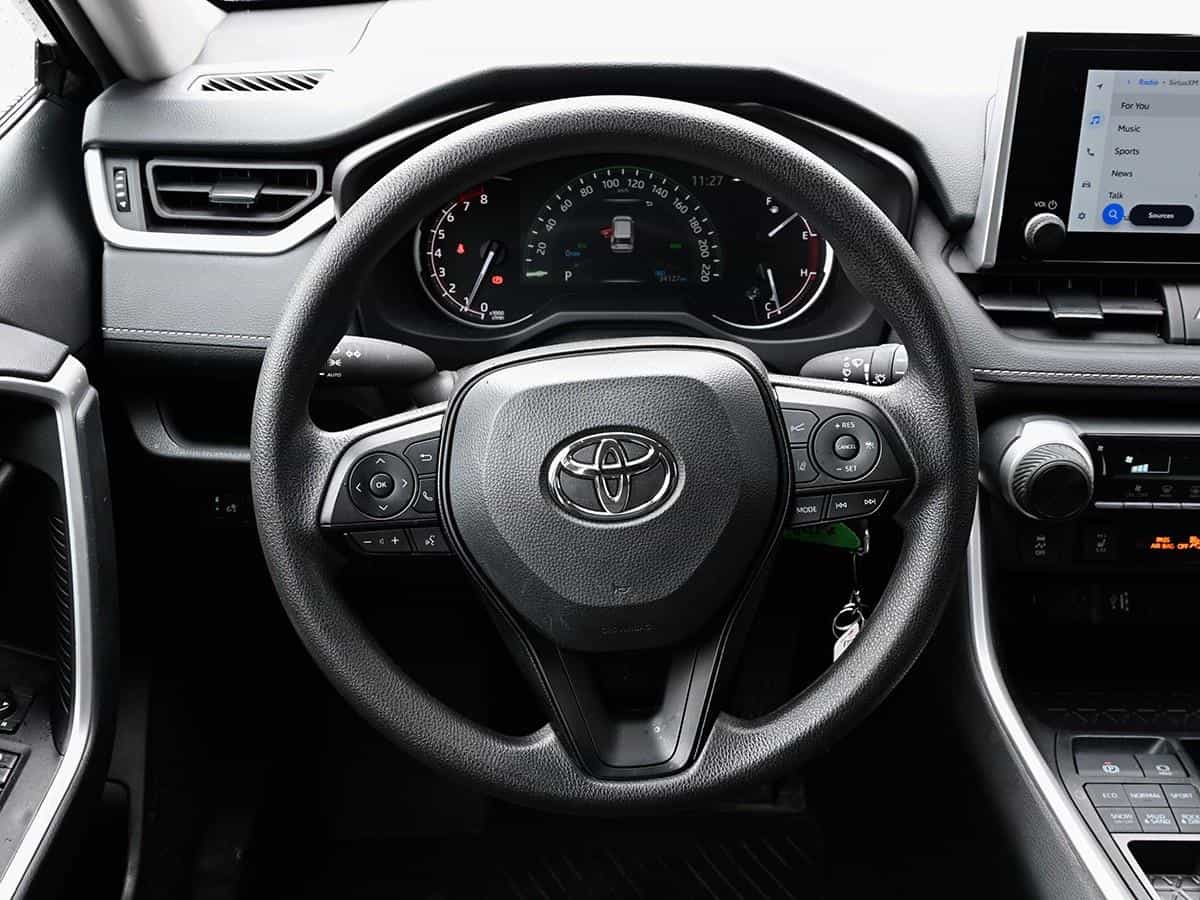 2025 Toyota Rav4 Le - Image 17