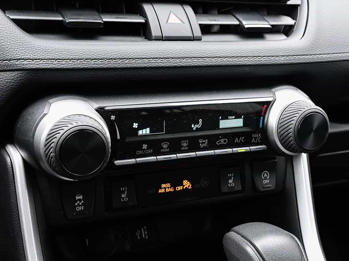 2025 Toyota Rav4 Le - Image 21