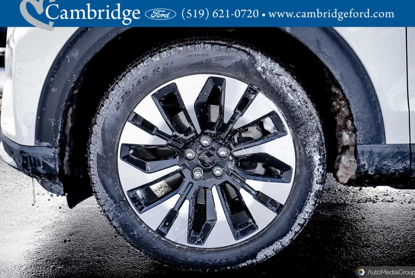 2025 Ford Explorer Platinum - Image 3