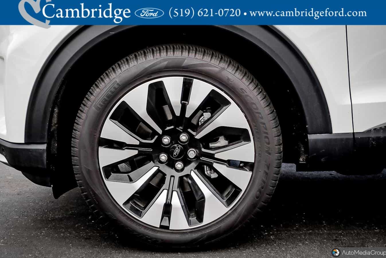 2025 Ford Explorer Platinum - Image 11