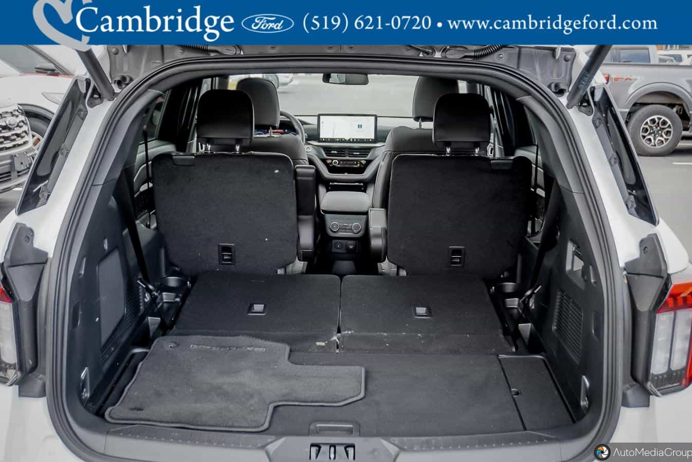 2025 Ford Explorer Platinum - Image 13