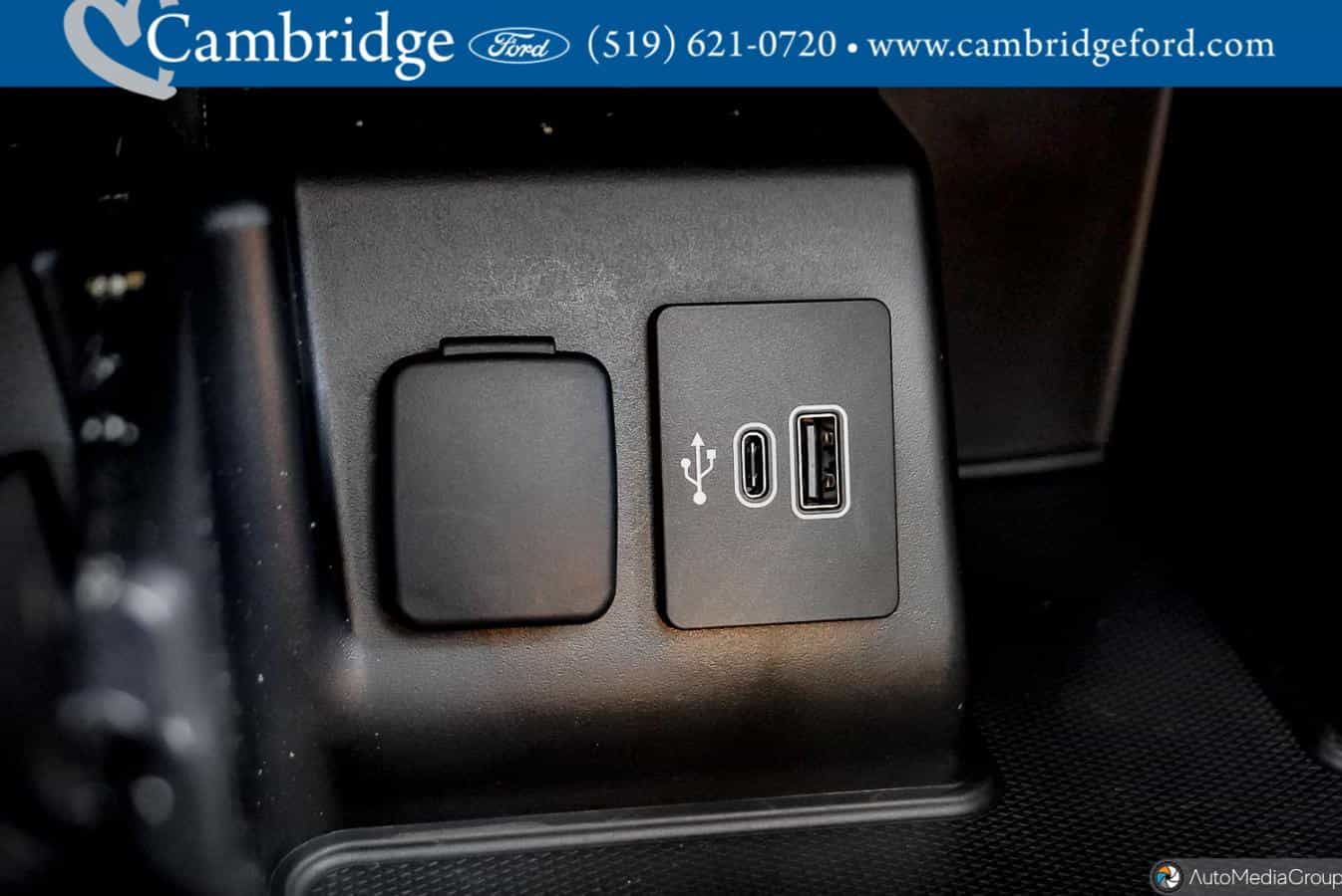 2025 Ford Explorer Platinum - Image 25