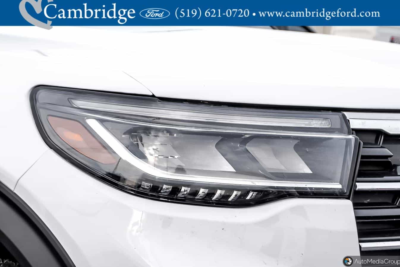 2025 Ford Explorer Active - Image 2