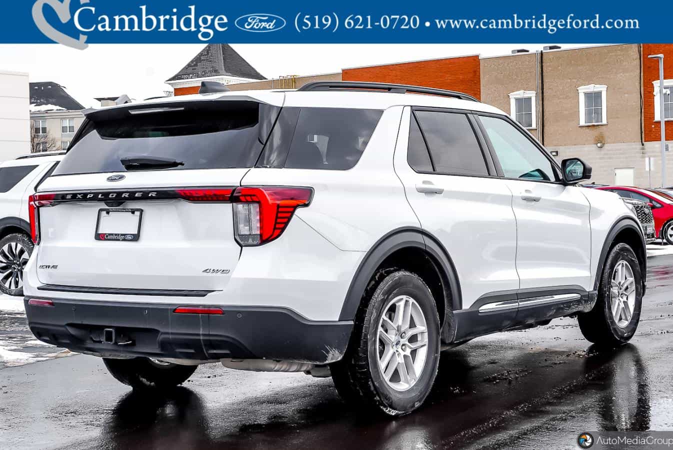 2025 Ford Explorer Active - Image 4