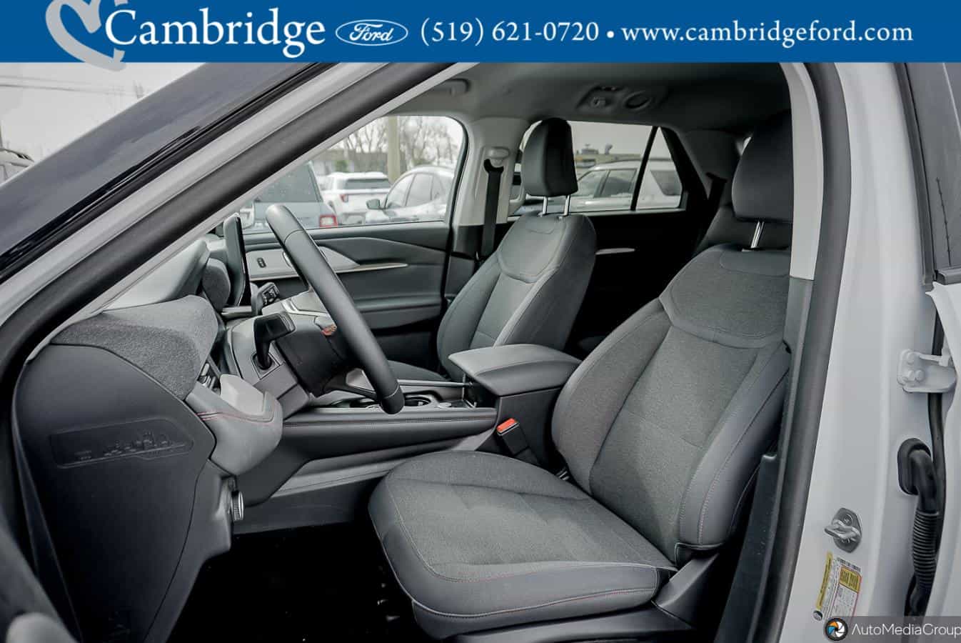 2025 Ford Explorer Active - Image 13