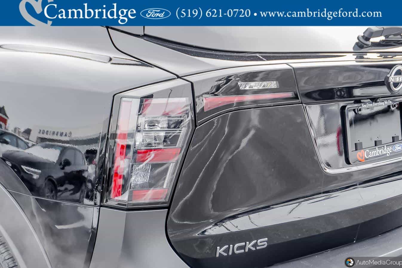 2025 Nissan Kicks Sr - Image 7