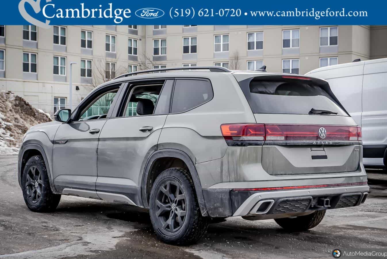 2024 Volkswagen Atlas Peak Edition - Image 2