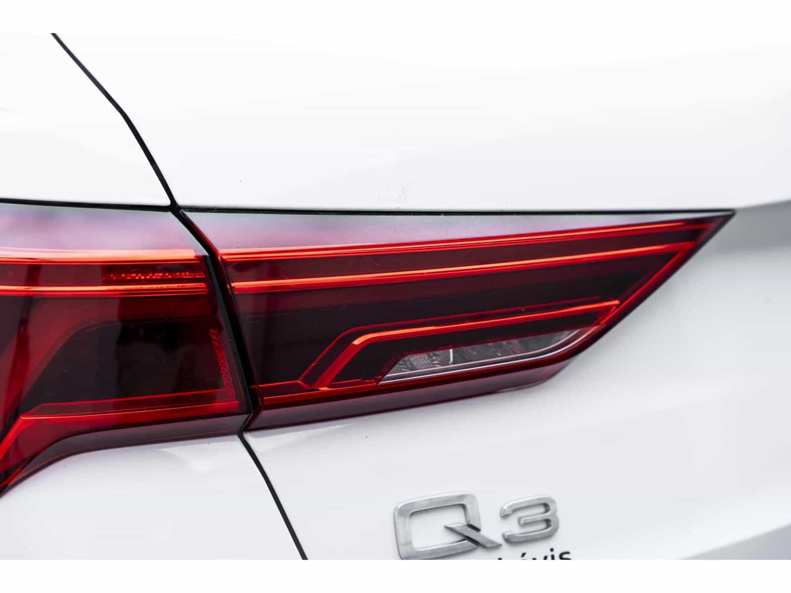 2021 Audi Q3 45 Komfort - Image 11