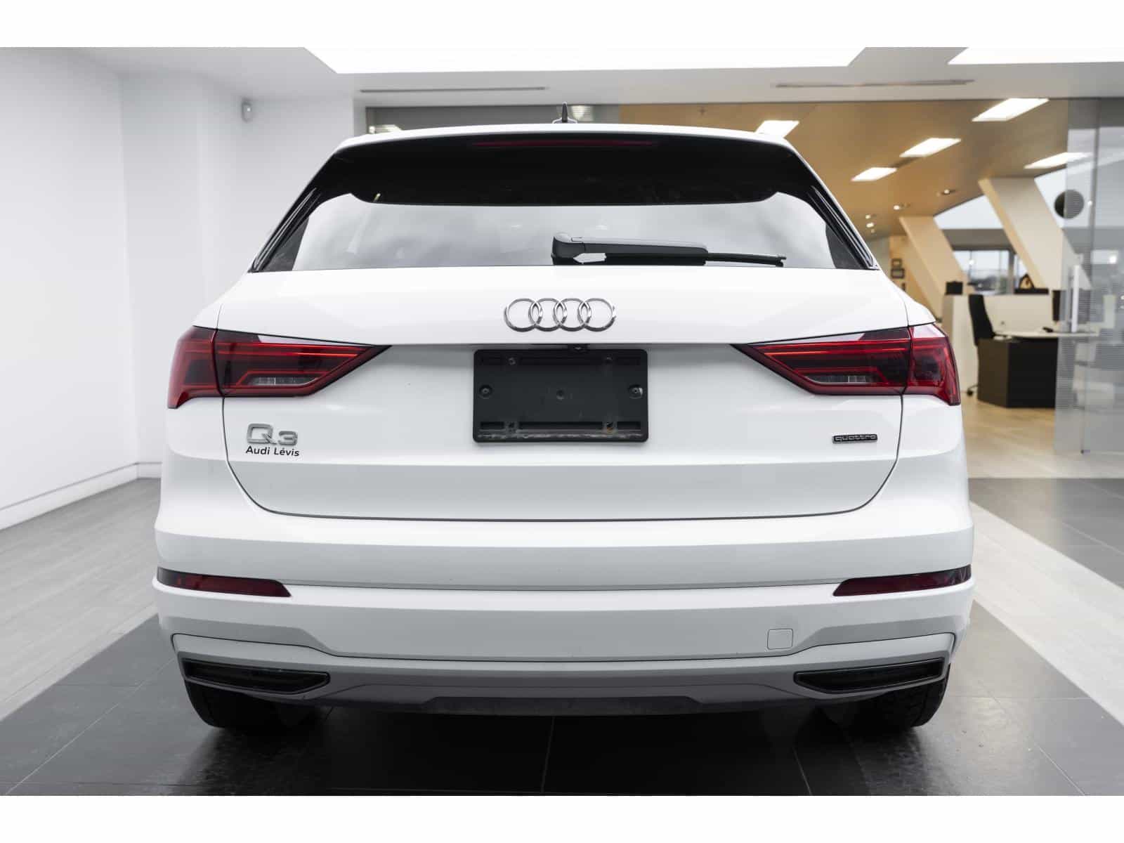 2021 Audi Q3 45 Komfort - Image 12