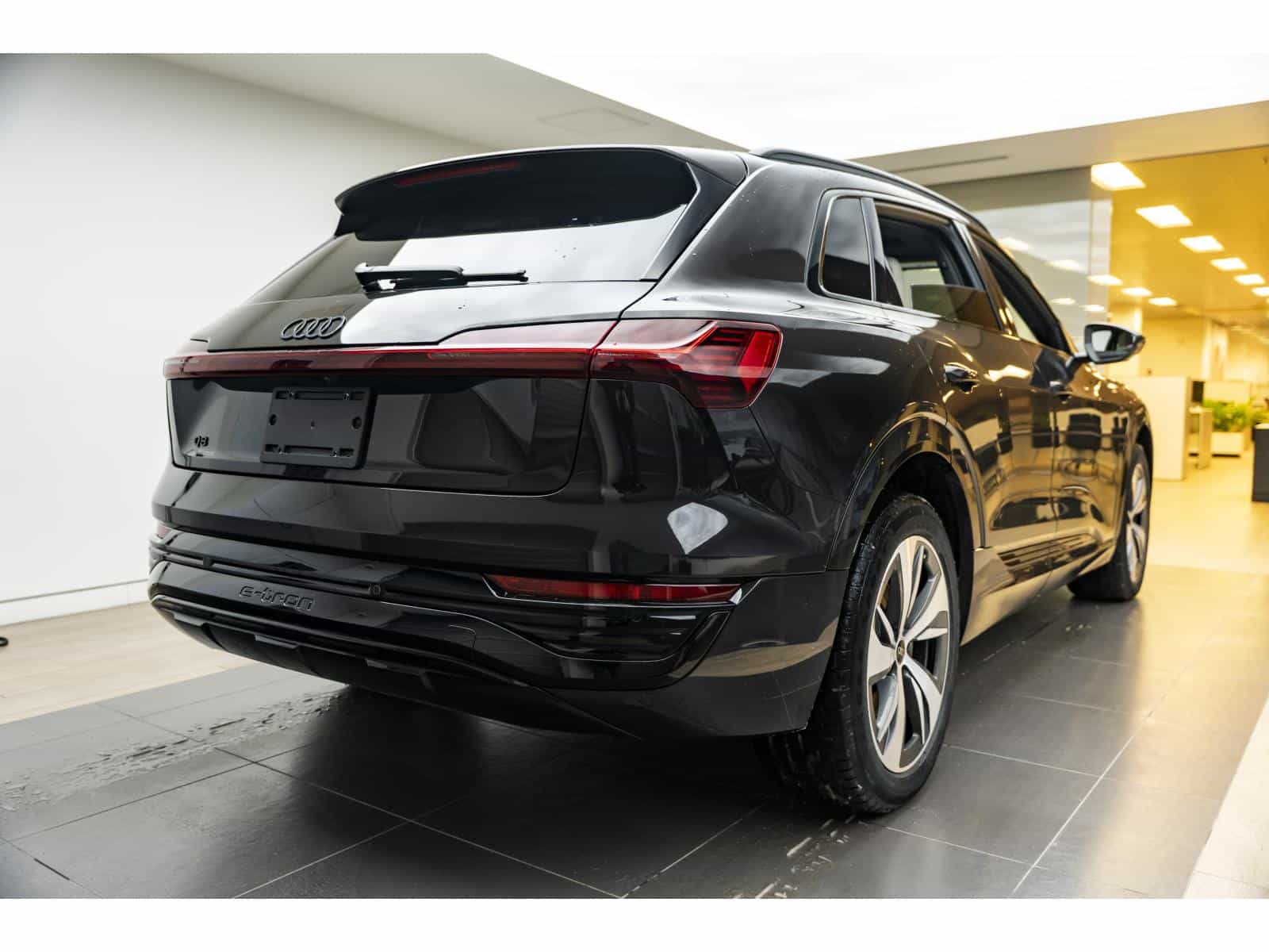 2024 Audi Q8 e-tron e-tron - Image 8