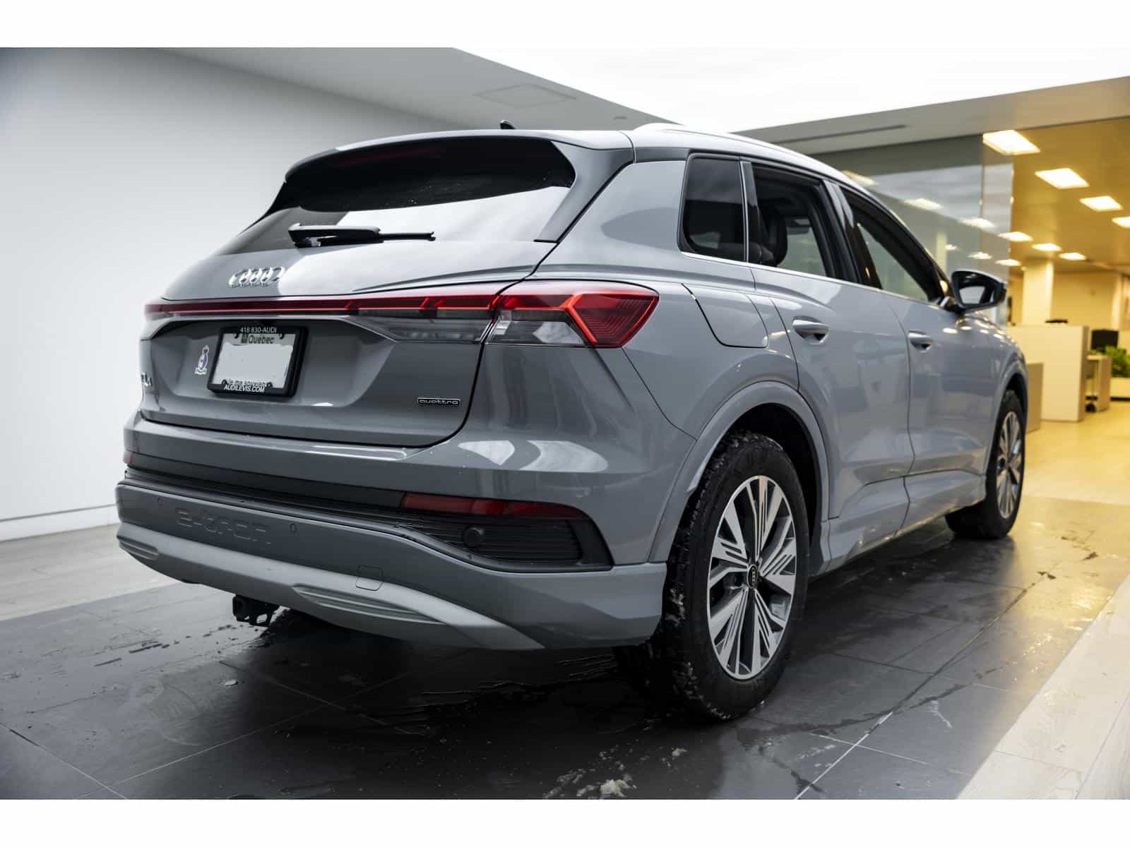 2024 Audi Q4 e-tron 55 - Image 8