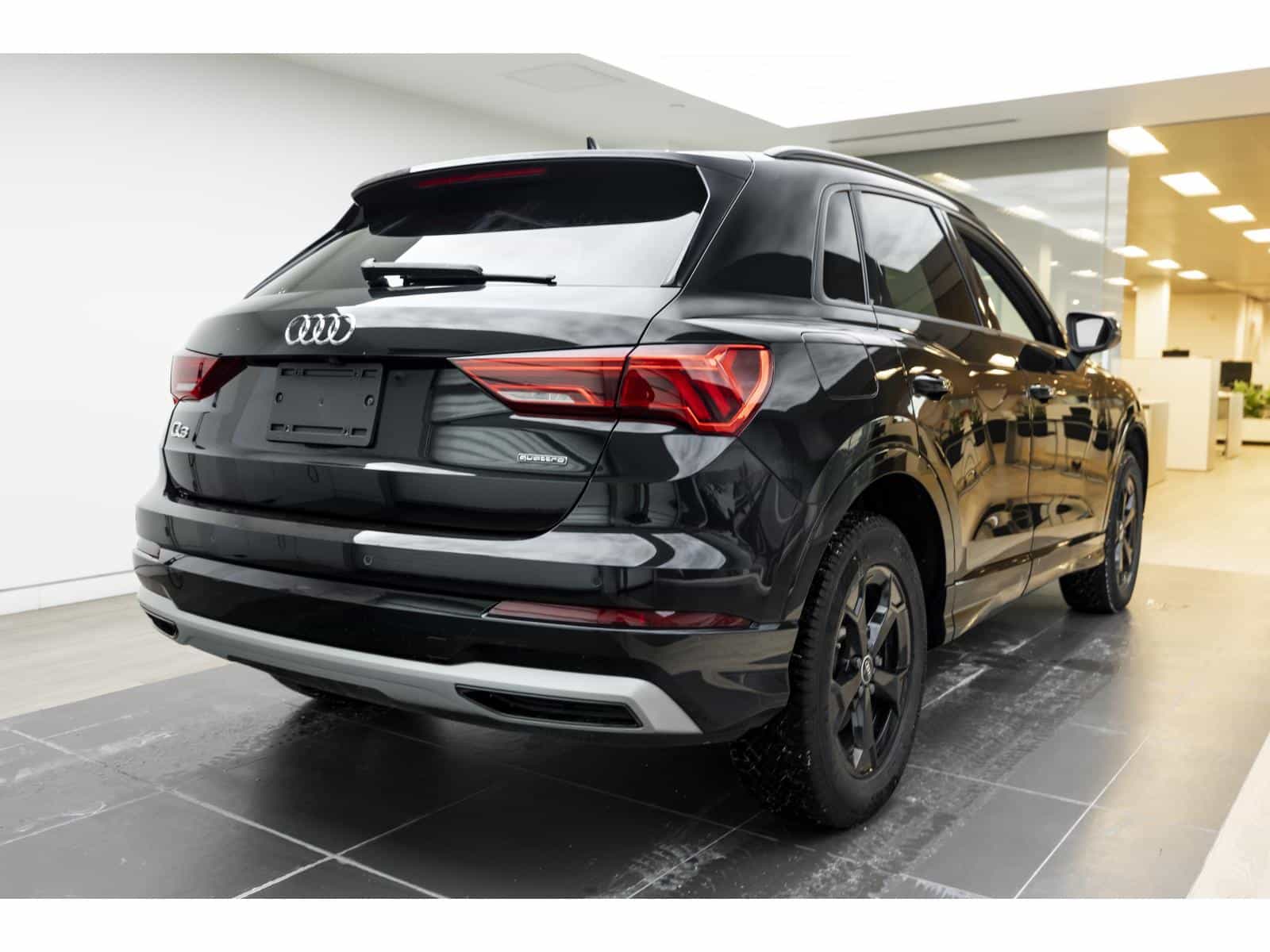 2021 Audi Q3 45 Komfort - Image 9