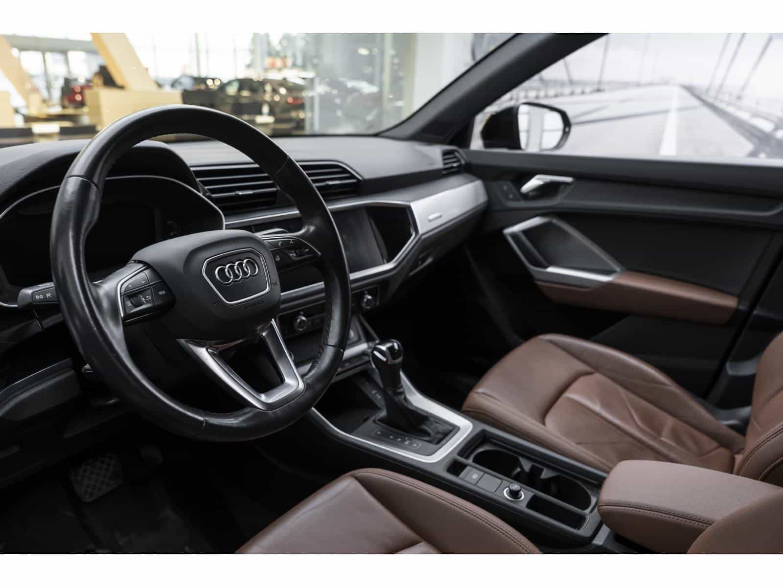 2021 Audi Q3 45 Komfort - Image 16