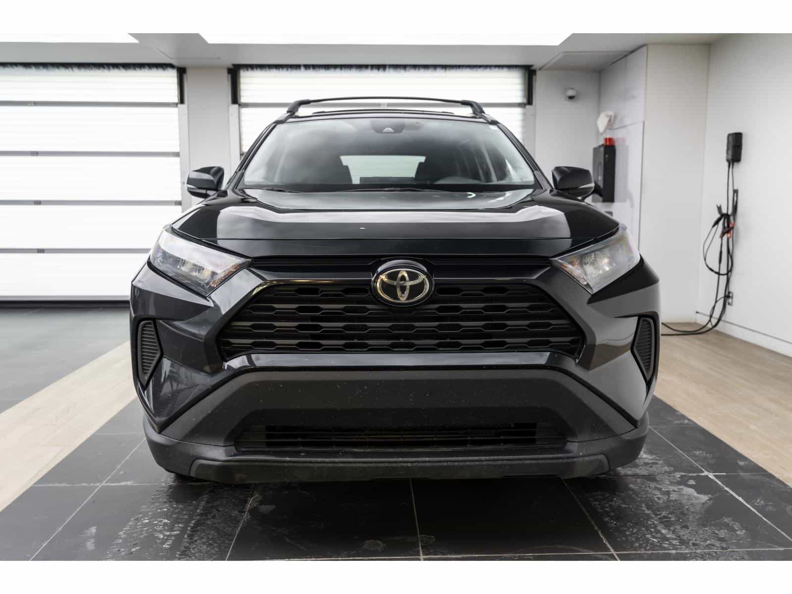 Image 4 Toyota RAV4 LE LE 2021