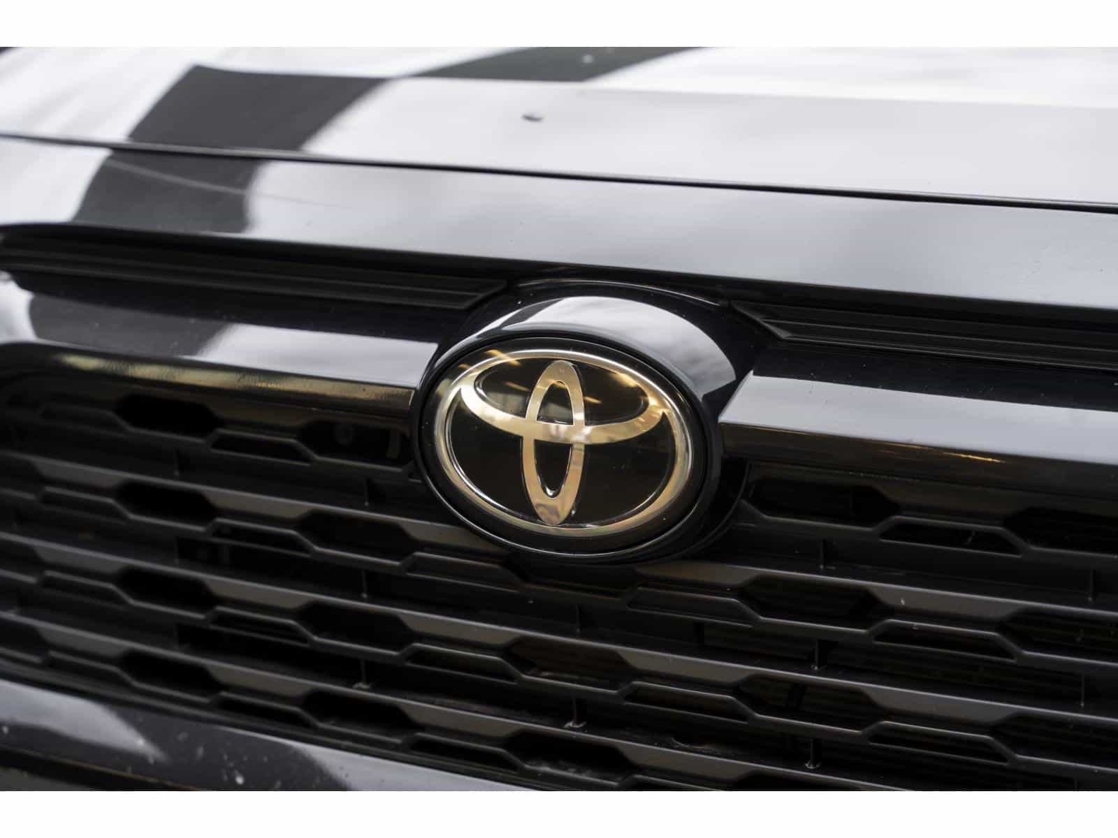 Image 3 Toyota RAV4 LE LE 2021