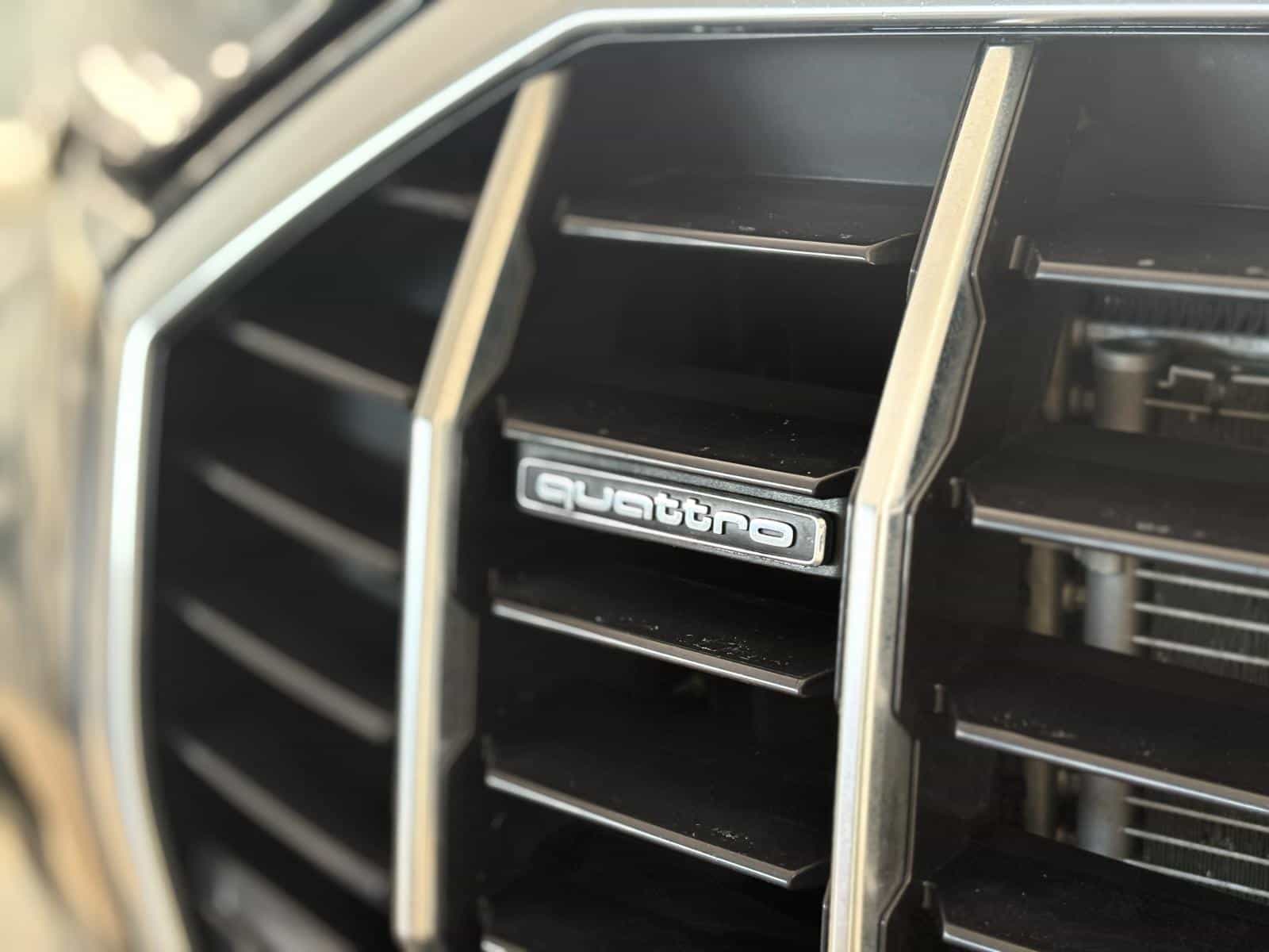 2022 Audi Q3 40 Komfort - Image 3