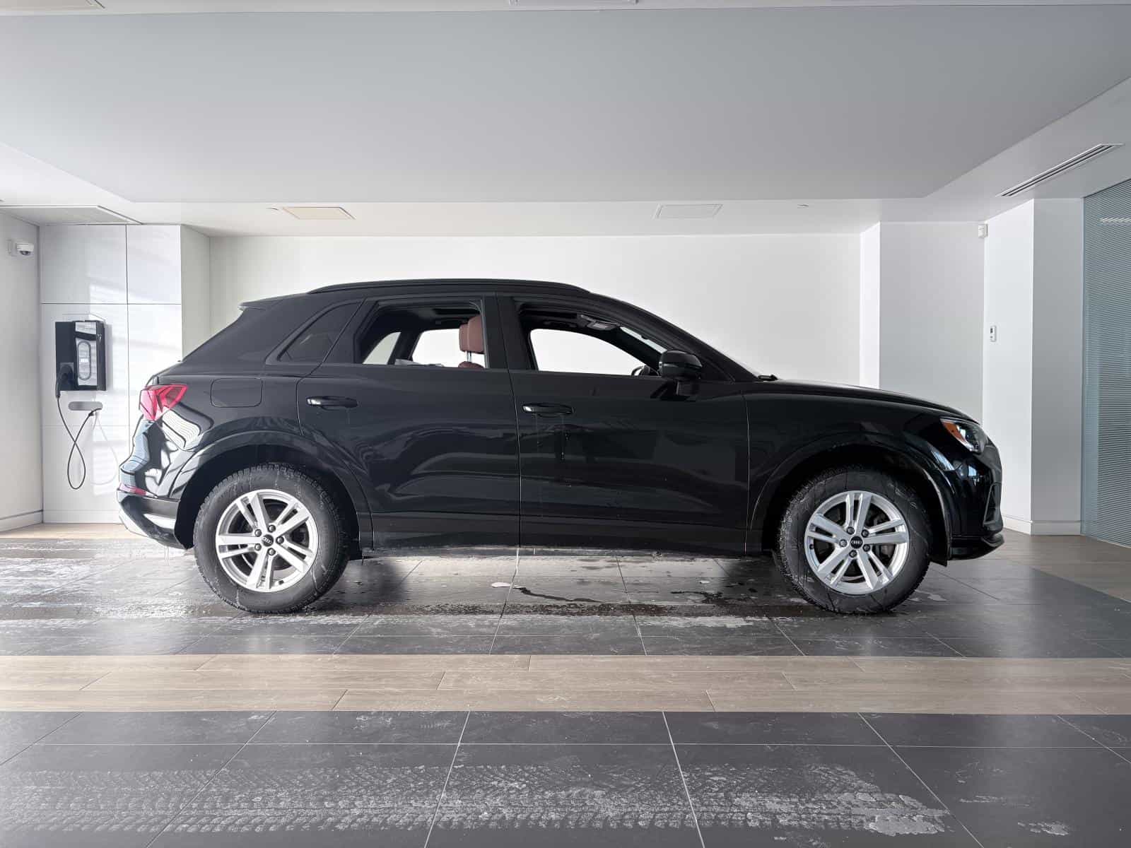 2022 Audi Q3 40 Komfort - Image 5