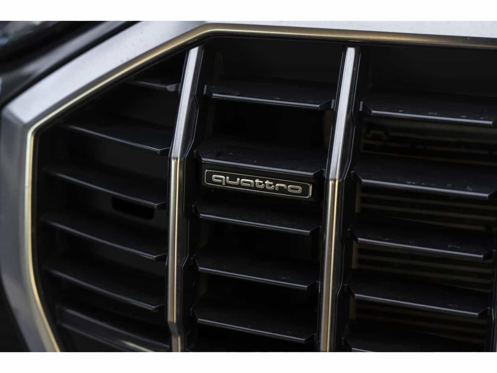 2022 Audi Q3 40 Komfort - Image 4