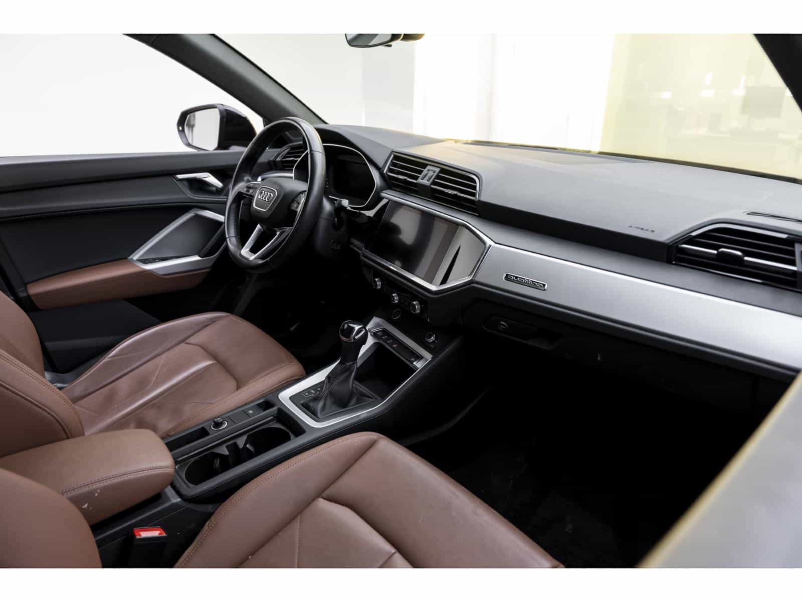 2022 Audi Q3 40 Komfort - Image 13