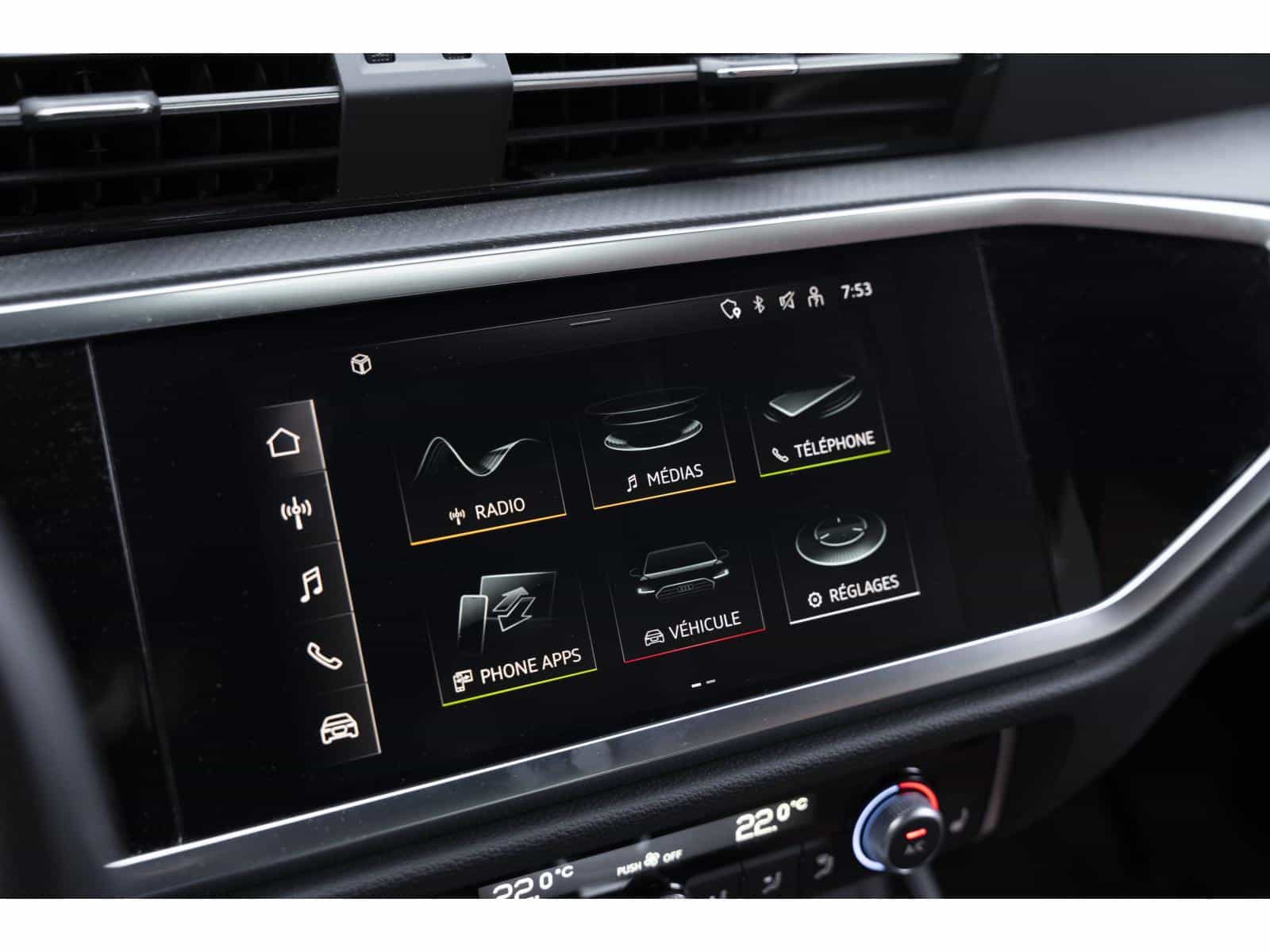 2022 Audi Q3 40 Komfort - Image 22