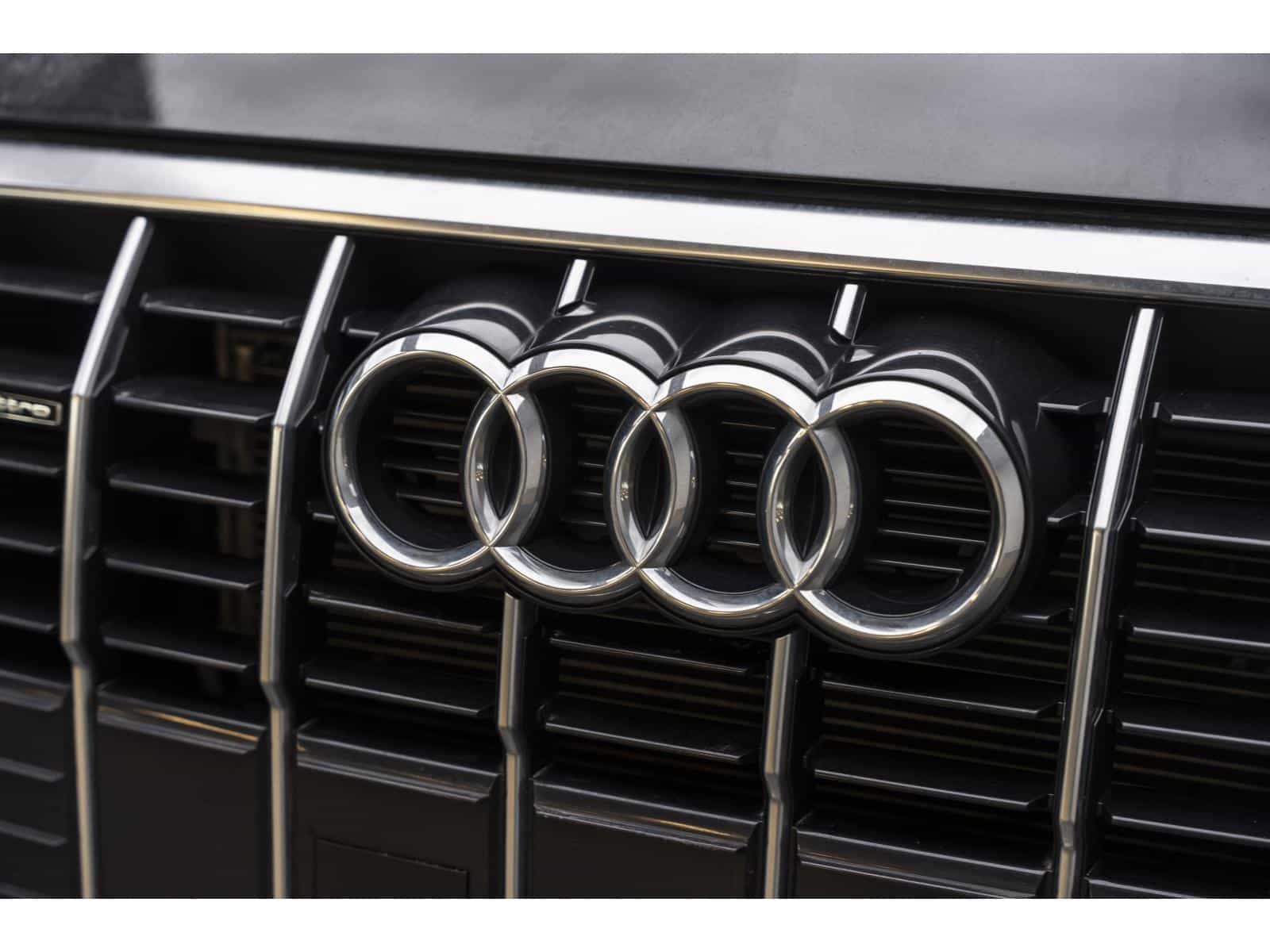 2022 Audi Q3 40 Komfort - Image 3