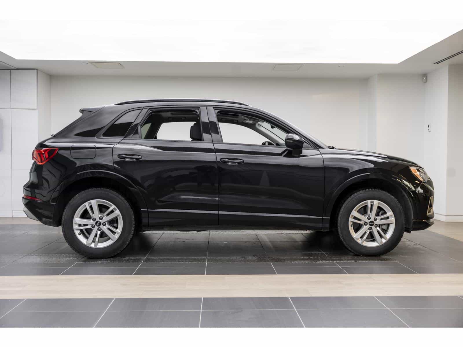 2022 Audi Q3 40 Komfort - Image 8