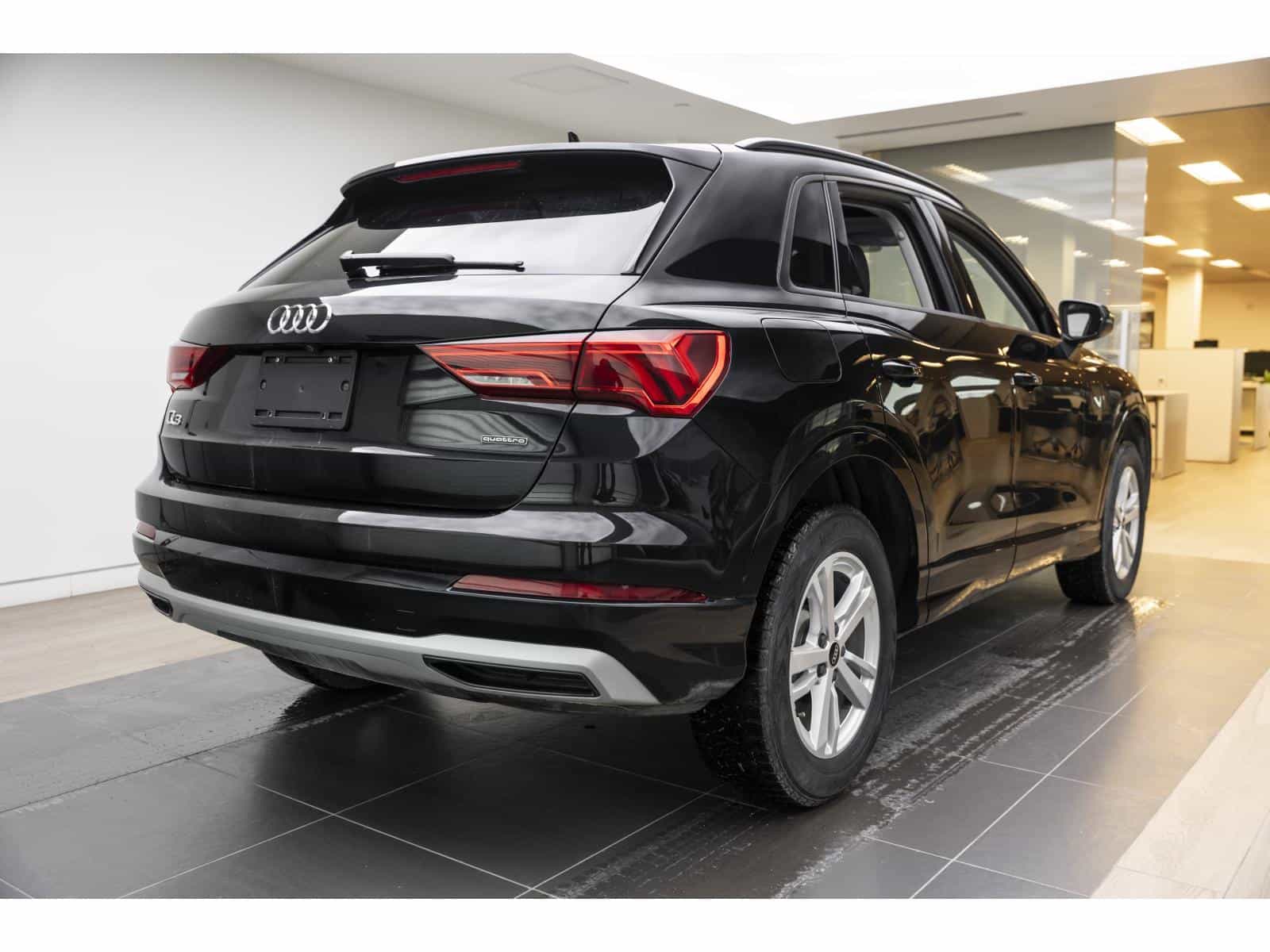 2022 Audi Q3 40 Komfort - Image 9