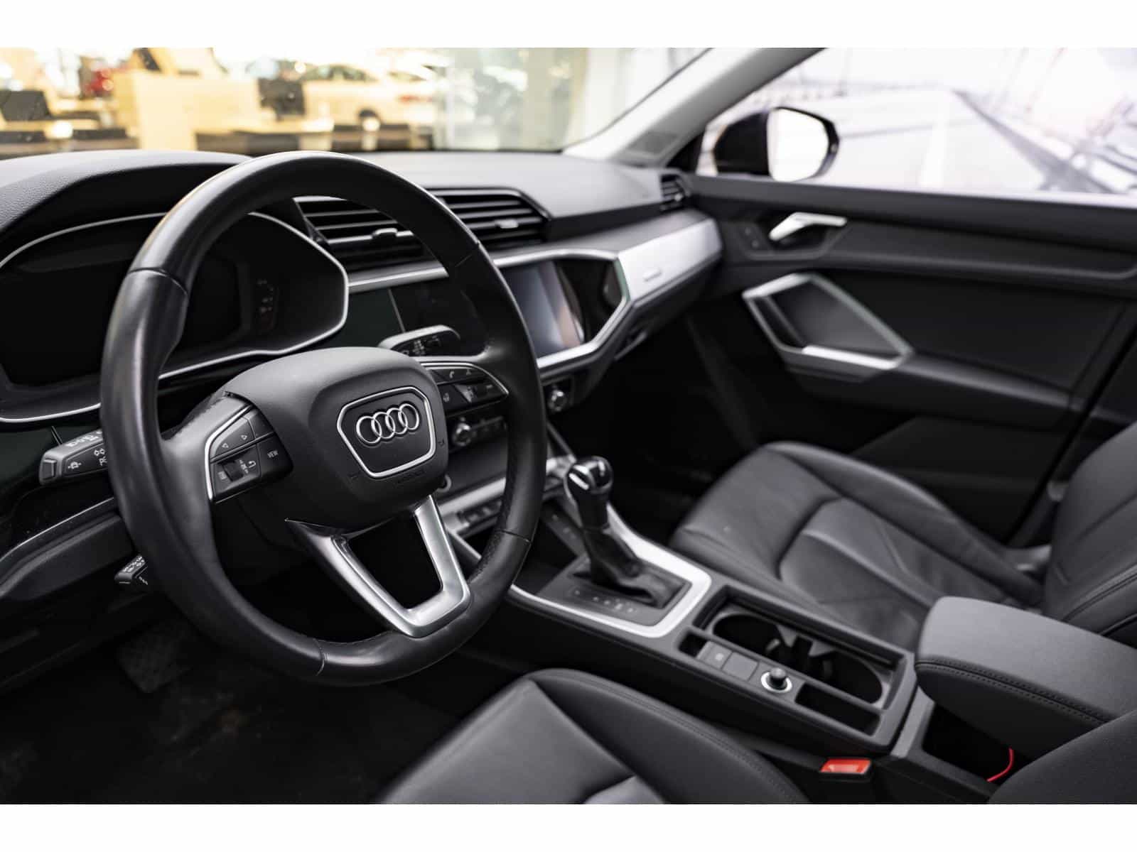 2022 Audi Q3 40 Komfort - Image 17