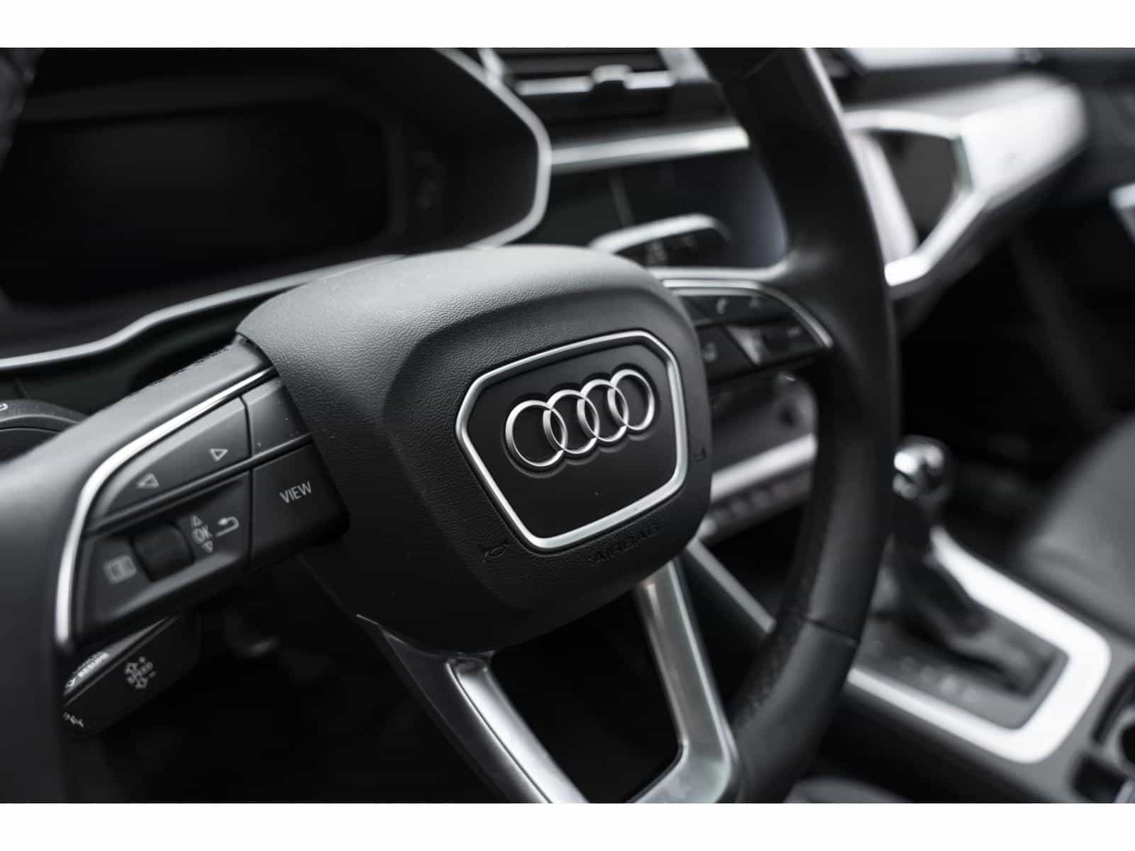 2022 Audi Q3 40 Komfort - Image 18