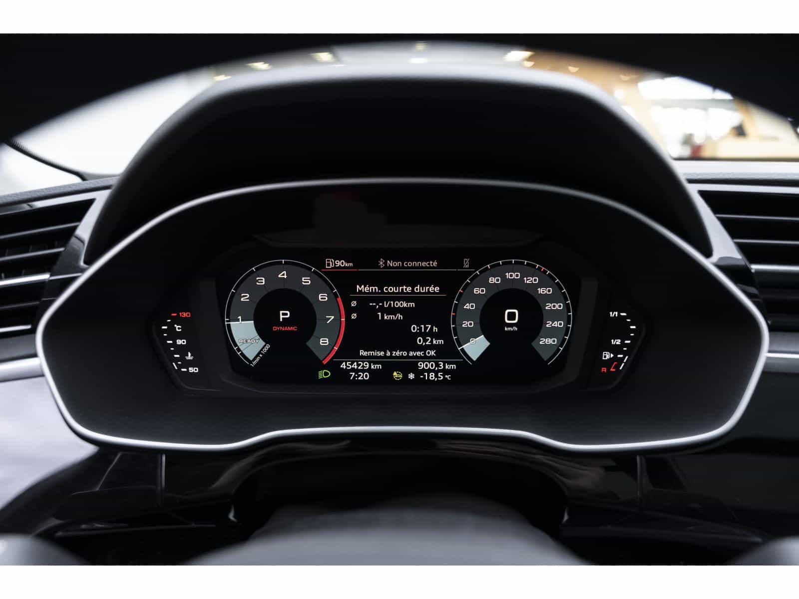 2022 Audi Q3 40 Komfort - Image 22