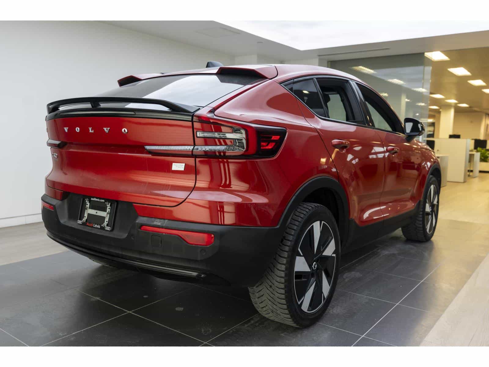 2024 Volvo C40 Recharge TWIN Plus - Image 8