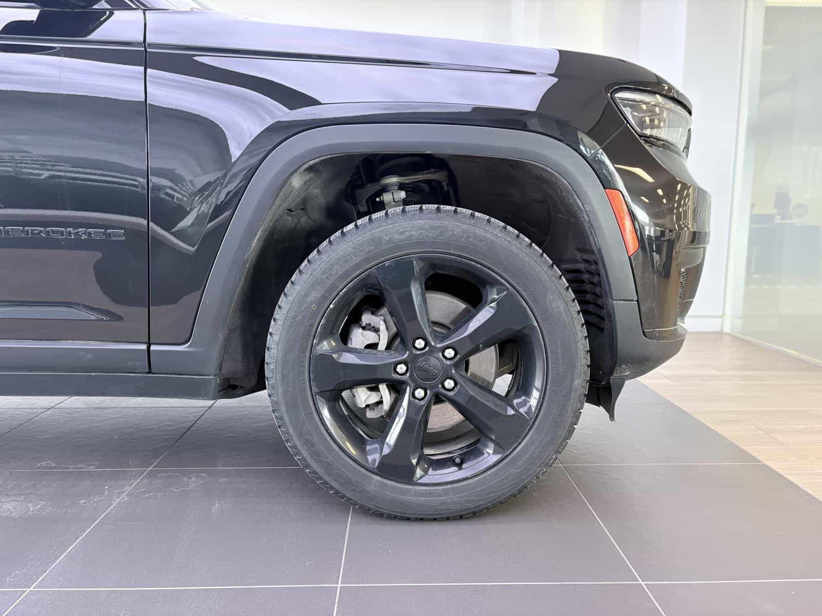 2022 Jeep Grand Altitude - Image 6