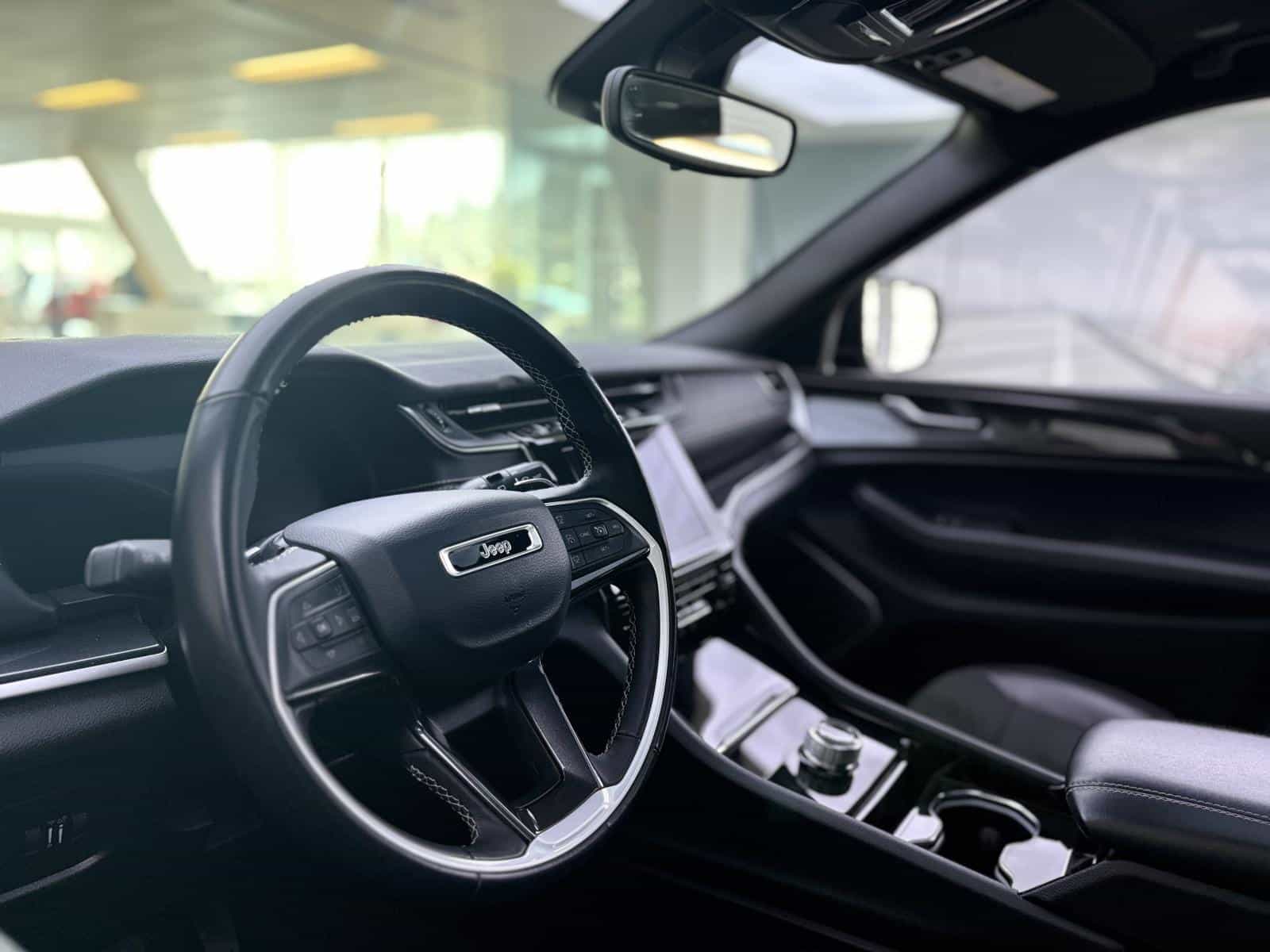 2022 Jeep Grand Altitude - Image 15