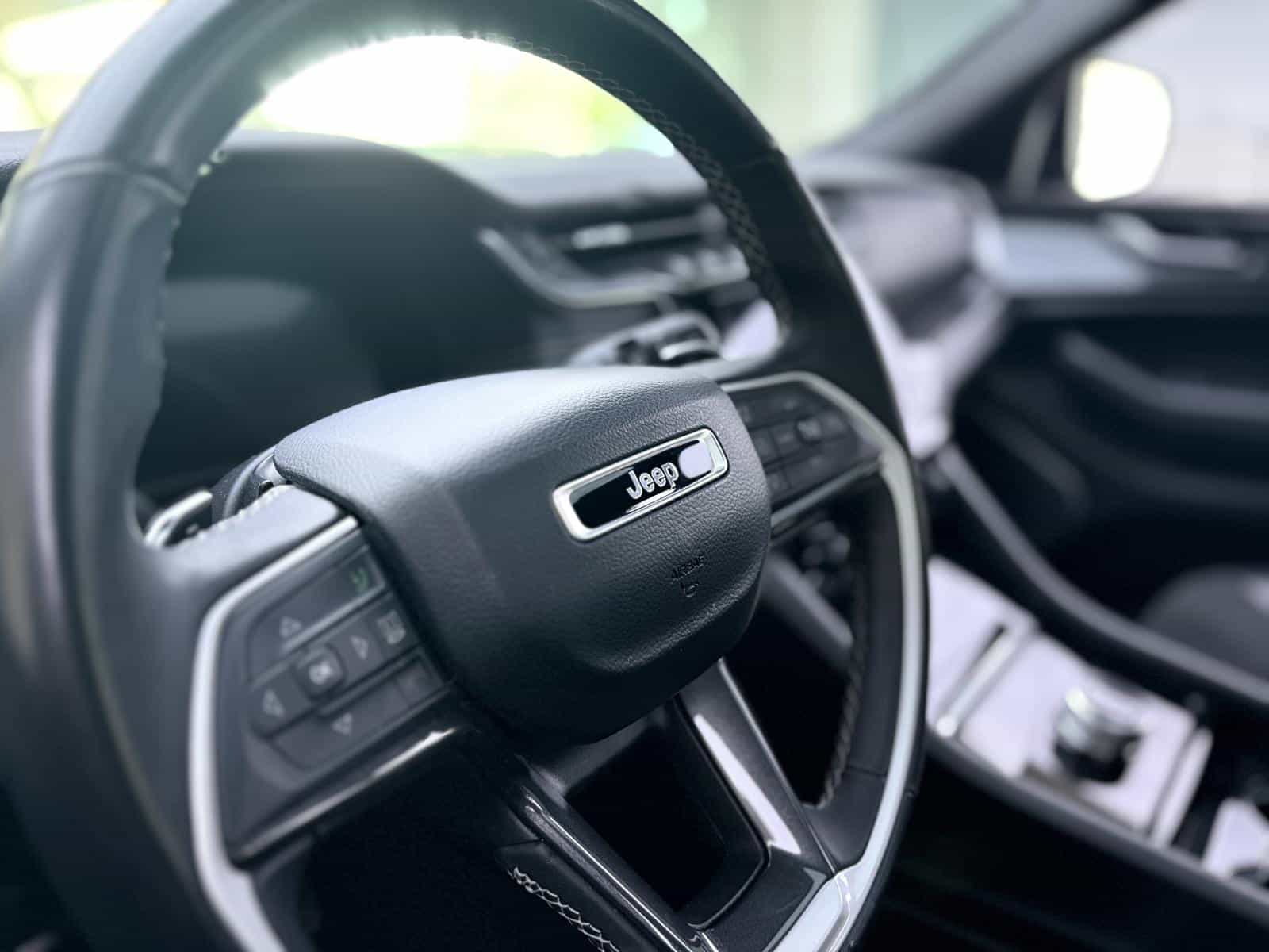 2022 Jeep Grand Altitude - Image 16