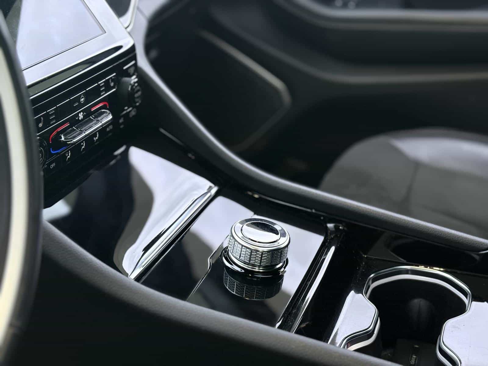 2022 Jeep Grand Altitude - Image 17