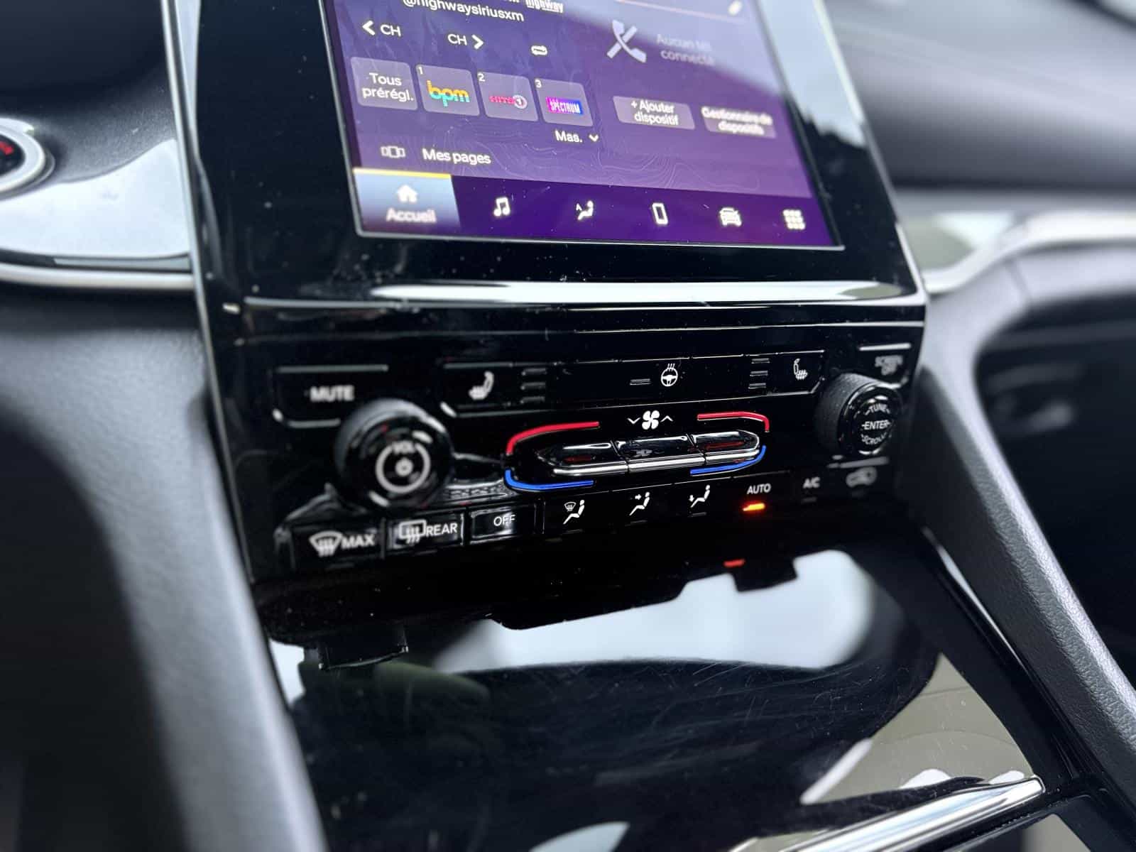 2022 Jeep Grand Altitude - Image 21