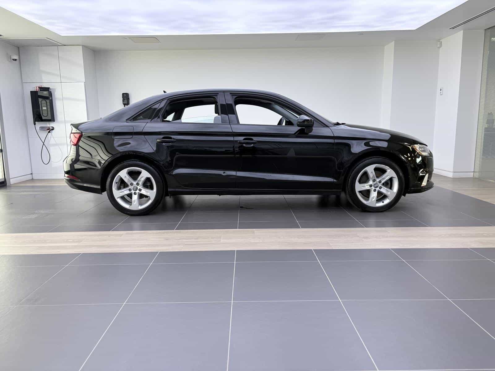 2017 Audi A3 2.0T Komfort - Image 5