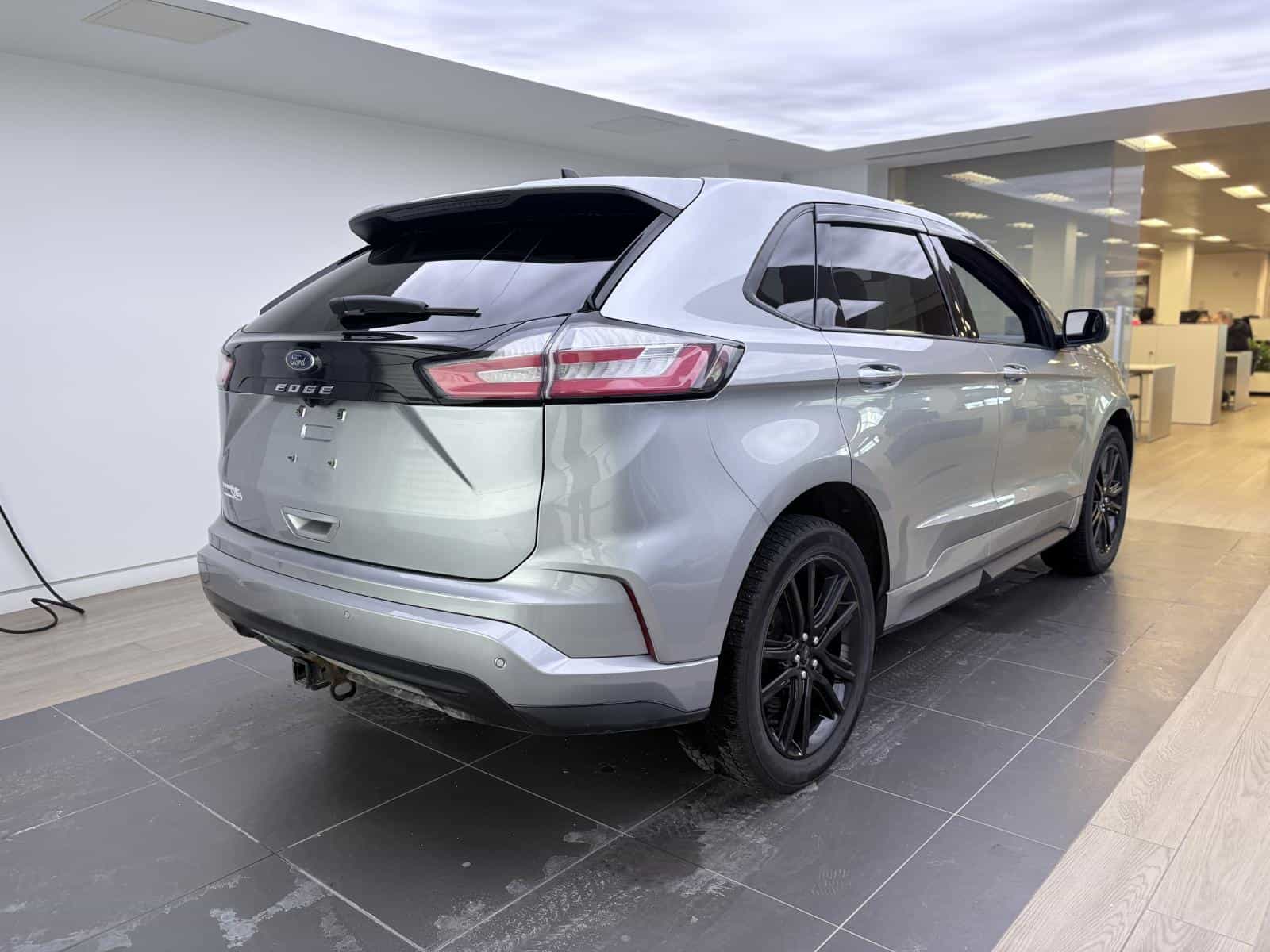2022 Ford Edge SEL - Image 9