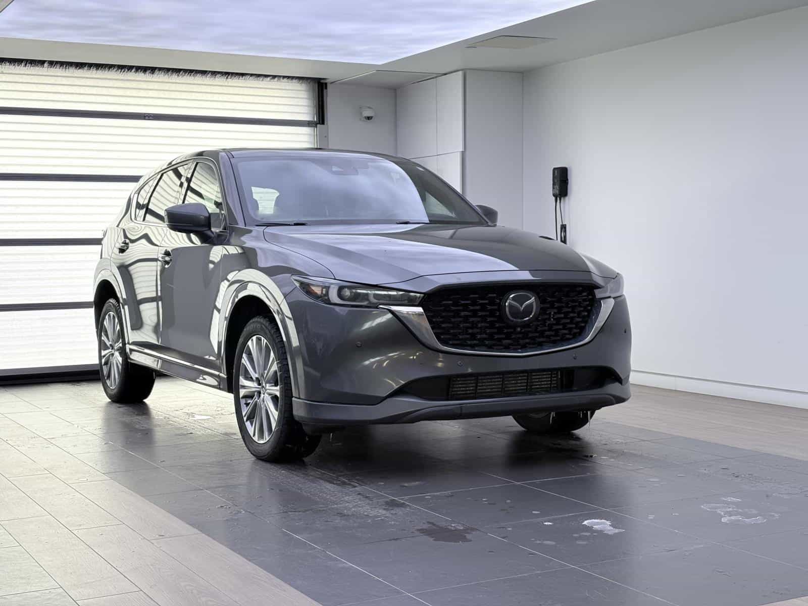 Image 1 Mazda CX-5 Signature 2022