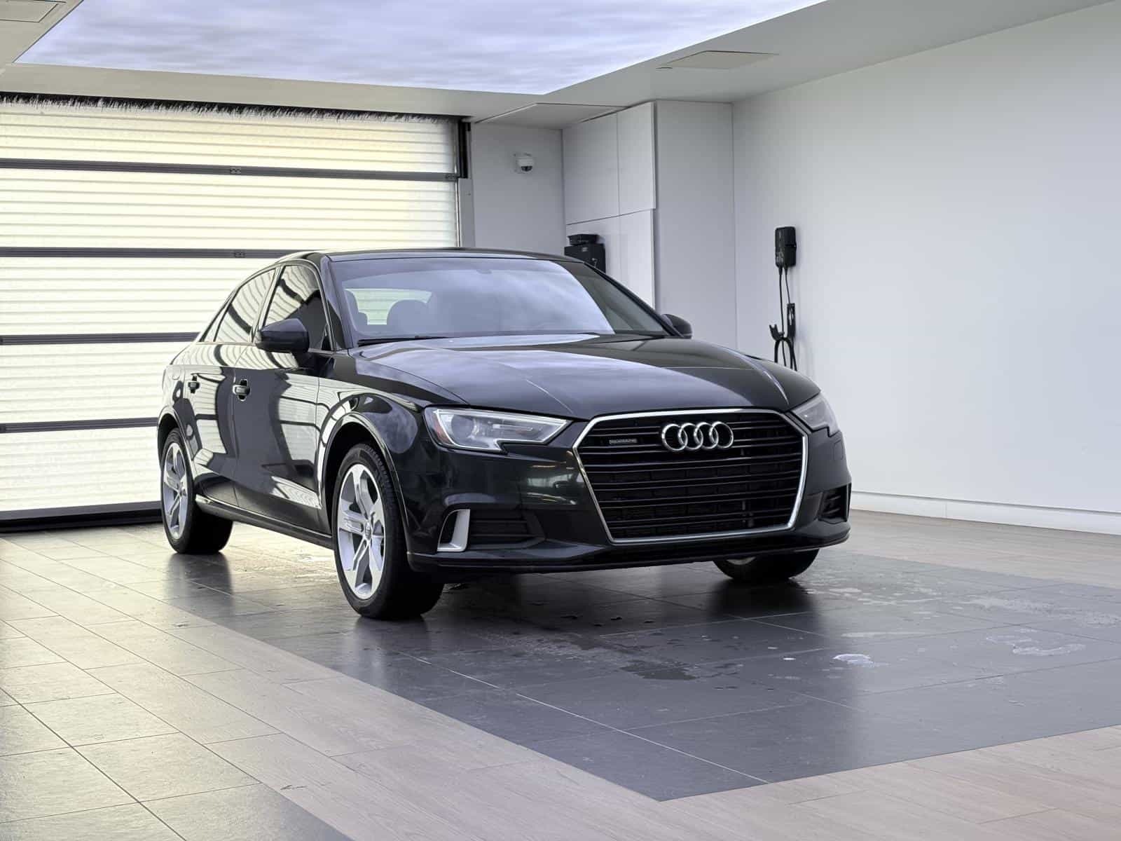 2018 Audi A3 Komfort - Image 1