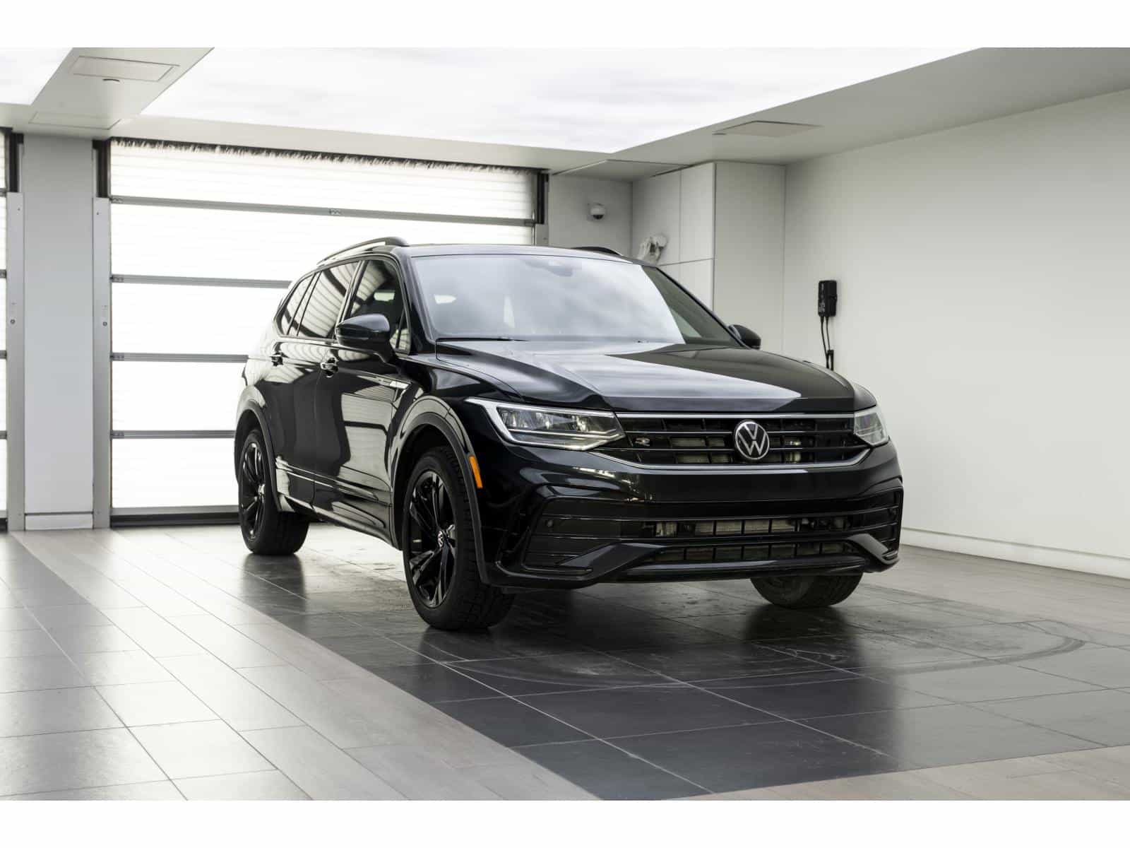 Image 1 Volkswagen Tiguan Comfortline R-L Blk 2023