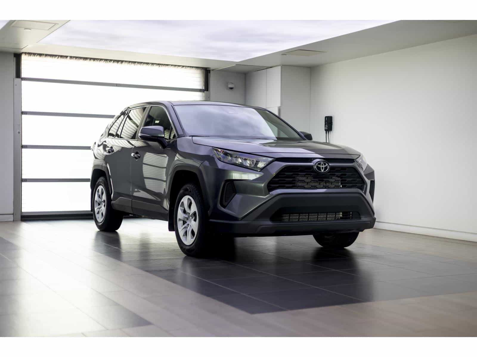 2023 Toyota Rav4 LE - Image 1