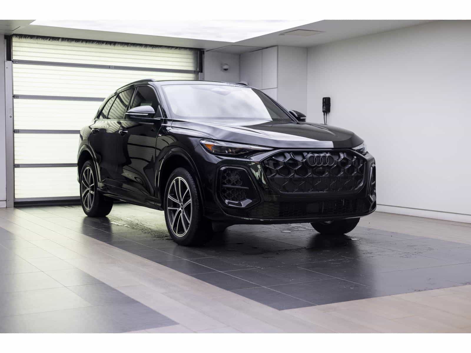 2025 Audi Q5 Base - Image 1